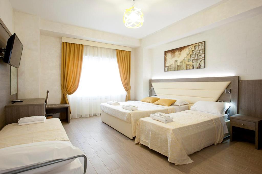 לינה וארוחת בוקר רומא Relais Tiburtina חדר תמונה